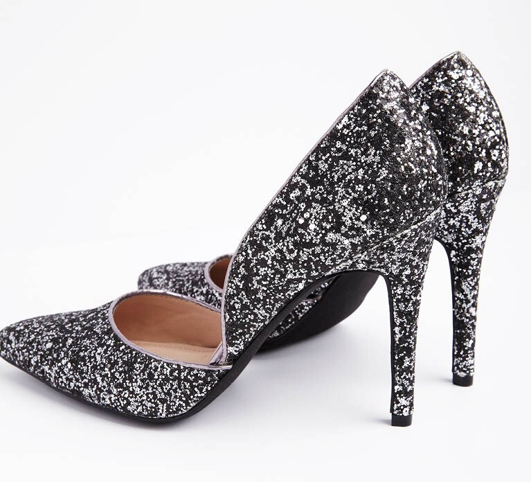 Women�s Clothing Shop Jeans, Dresses, Suits, Tanks and Tees